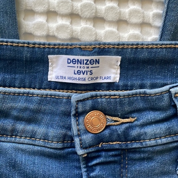 Denizen Levi’s Ultra High Rose Crop Flair Jeans Size 10 NEW - Picture 10 of 12